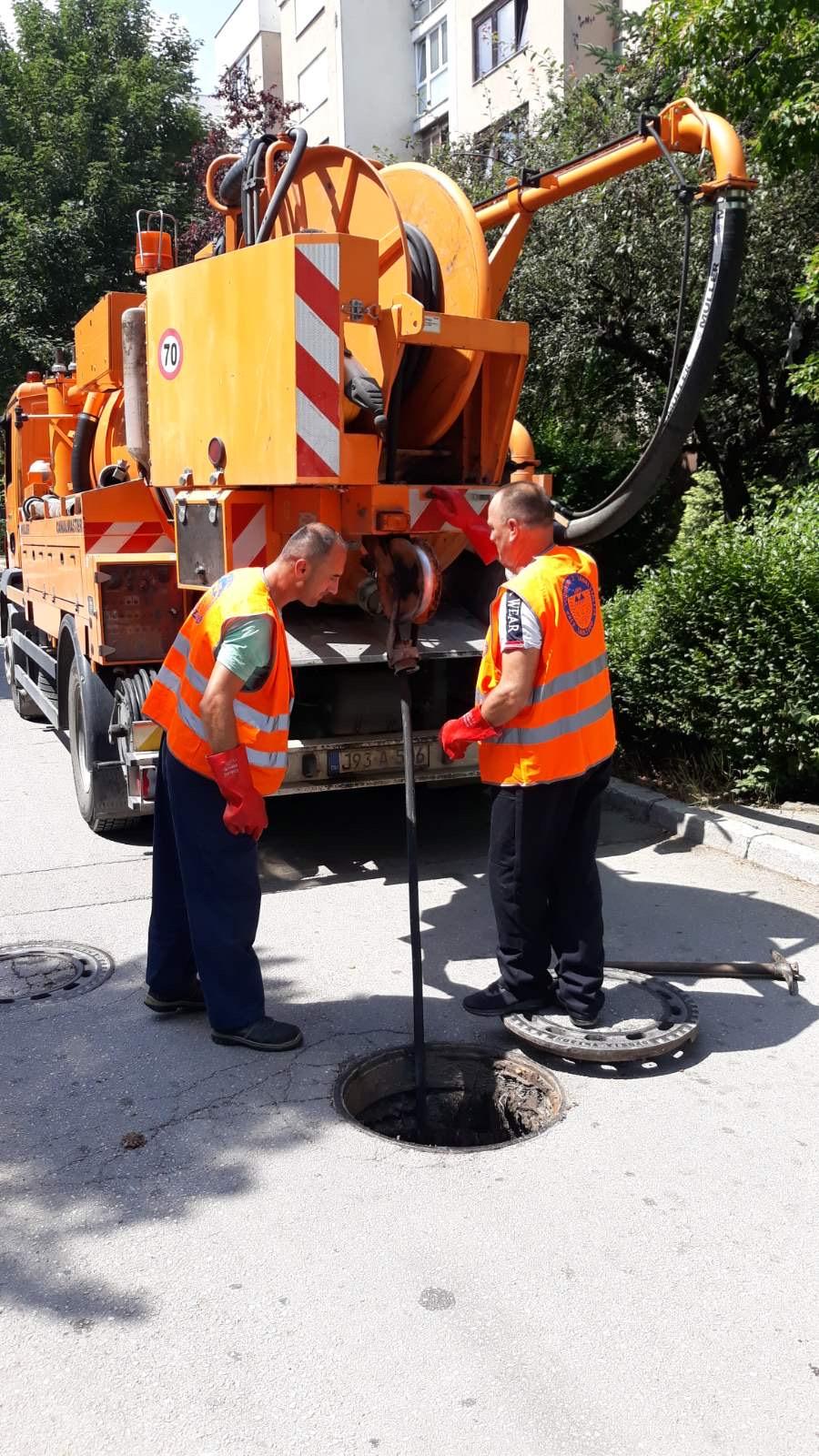 Služba održavanja kanalizacione mreže i objekata:  RADOVI NA KANALIZACIONOJ MREŽI