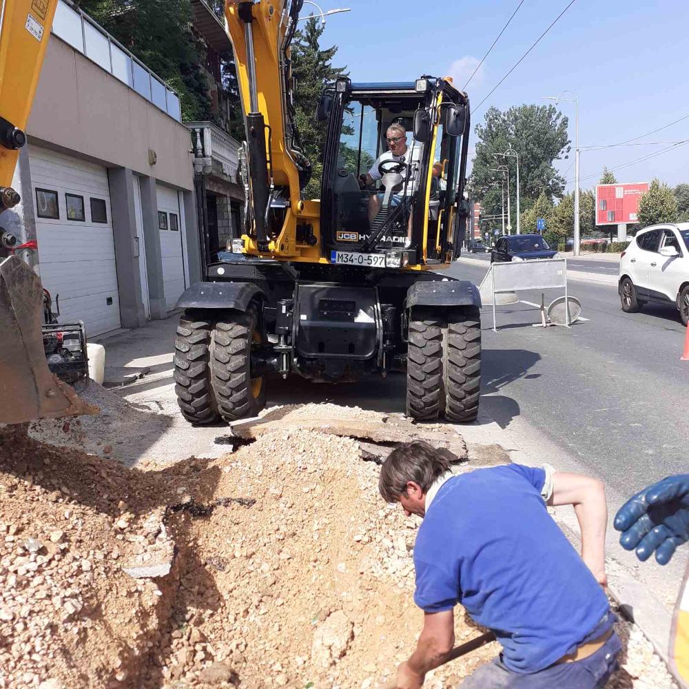 Služba održavanja kanalizacione mreže i objekata:  RADOVI NA KANALIZACIONOJ MREŽI