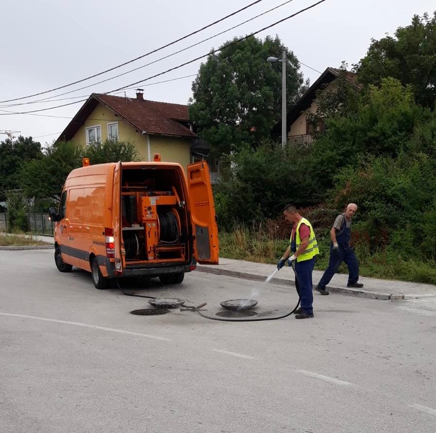 Služba održavanja kanalizacione mreže i objekata:  RADOVI NA KANALIZACIONOJ MREŽI