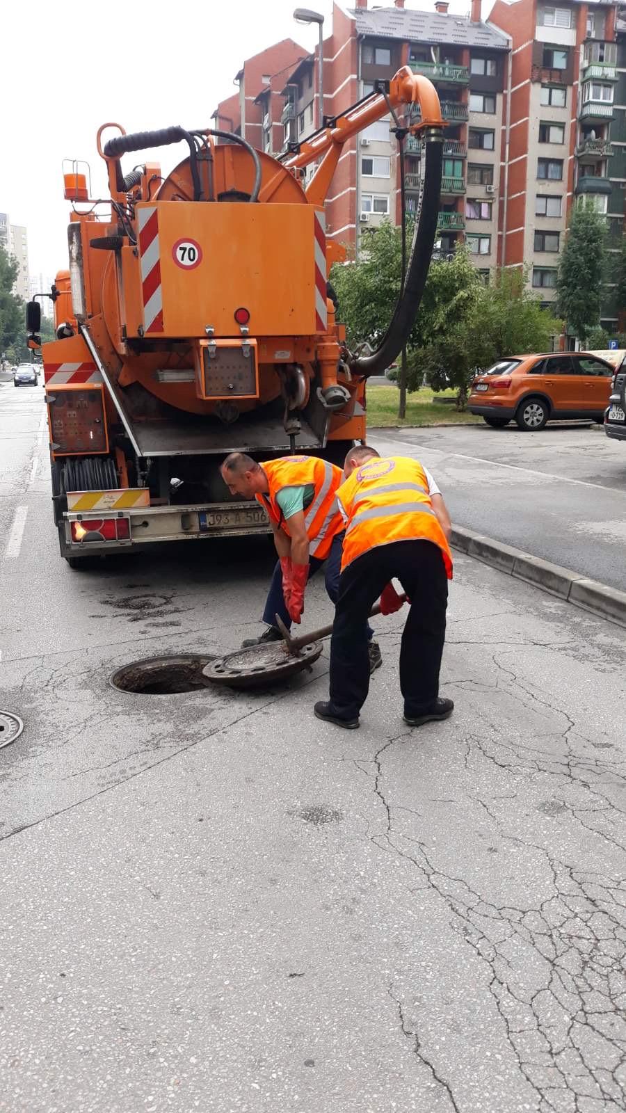Služba održavanja kanalizacione mreže i objekata:  RADOVI NA KANALIZACIONOJ MREŽI