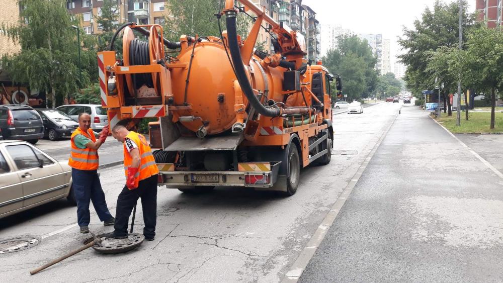 Služba održavanja kanalizacione mreže i objekata:  RADOVI NA KANALIZACIONOJ MREŽI