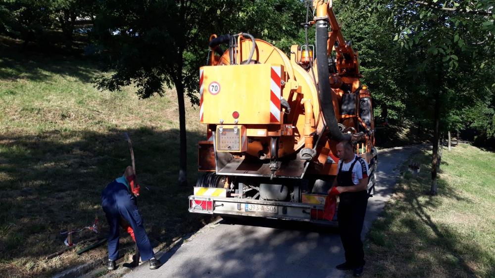 Služba održavanja kanalizacione mreže i objekata:  RADOVI NA KANALIZACIONOJ MREŽI