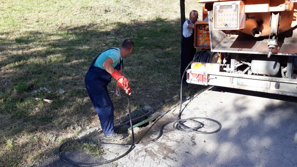 Služba održavanja kanalizacione mreže i objekata:  RADOVI NA KANALIZACIONOJ MREŽI
