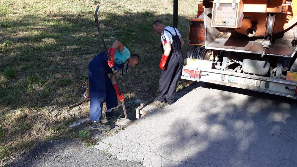 Služba održavanja kanalizacione mreže i objekata:  RADOVI NA KANALIZACIONOJ MREŽI