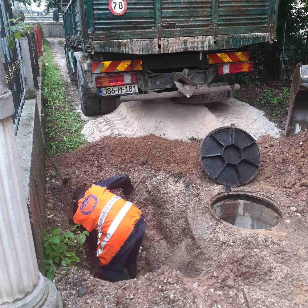 Služba održavanja kanalizacione mreže i objekata:  RADOVI NA KANALIZACIONOJ MREŽI