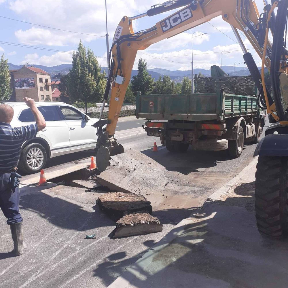 Služba održavanja kanalizacione mreže i objekata:  RADOVI NA KANALIZACIONOJ MREŽI