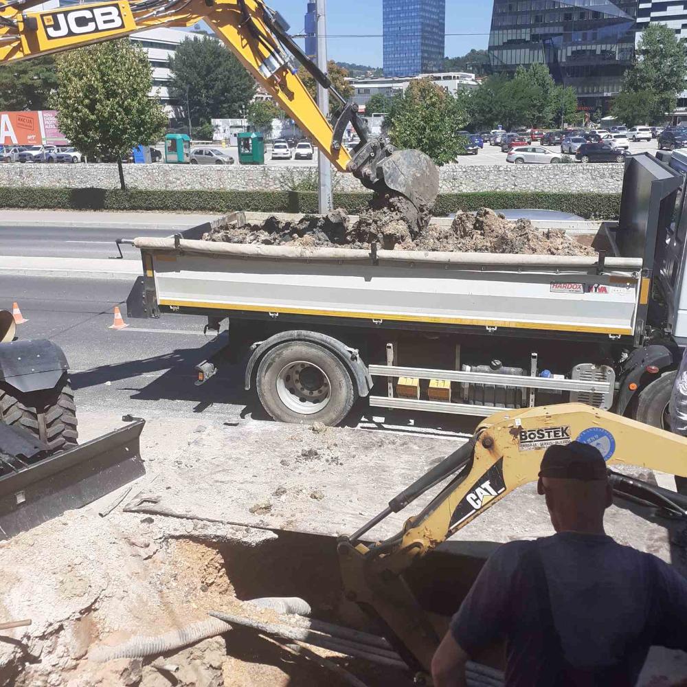 Služba održavanja kanalizacione mreže i objekata:  RADOVI NA KANALIZACIONOJ MREŽI