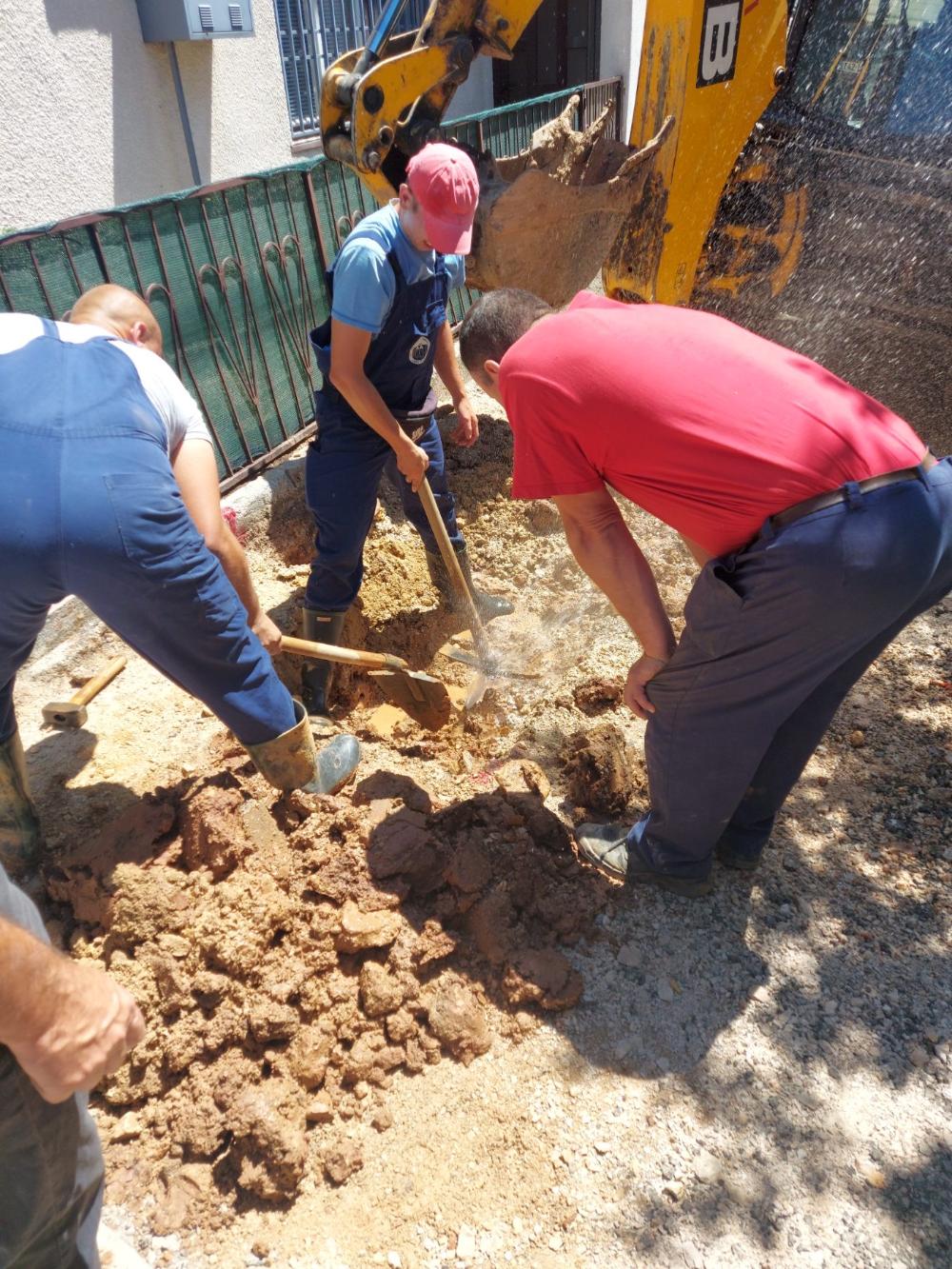 Služba za održavanje vodovodne mreže i objekata:  RADOVI NA VODOVODNOJ MREŽI