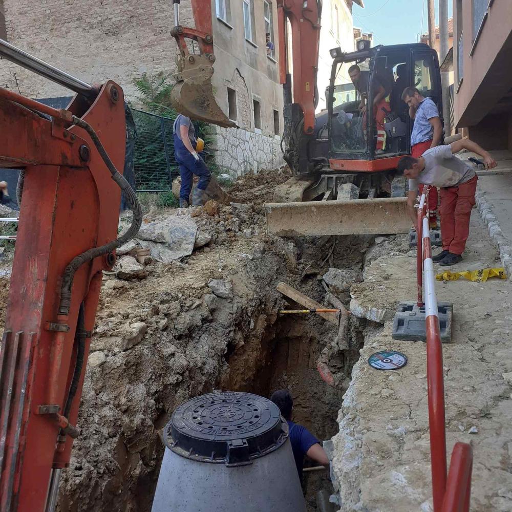 Služba održavanja kanalizacione mreže i objekata:  RADOVI NA KANALIZACIONOJ MREŽI