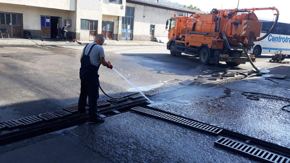 Služba održavanja kanalizacione mreže i objekata: RADOVI NA KANALIZACIONOJ MREŽI
