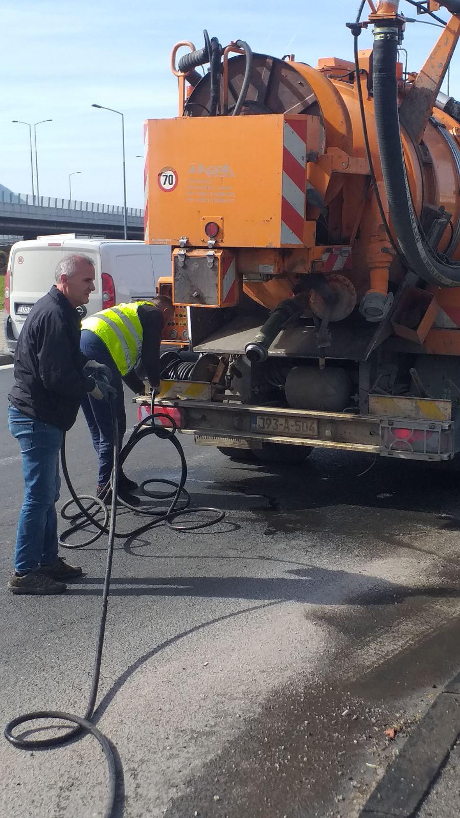 Služba održavanja kanalizacione mreže i objekata: RADOVI NA KANALIZACIONOJ MREŽI
