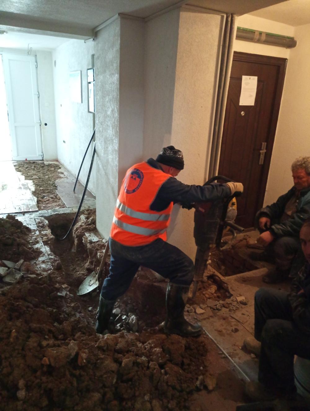 POPRAVKE KVAROVA NA VODOVODNOJ MREŽI