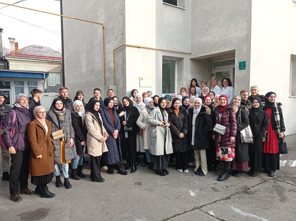 Učenici Gazi Husrev-begove medrese u posjeti Laboratoriji za kontrolu kvaliteta vode