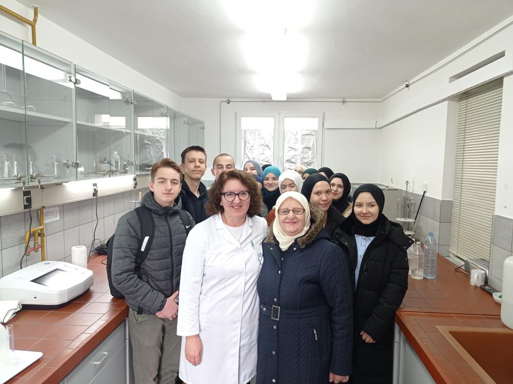 Učenici Gazi Husrev-begove medrese u posjeti Laboratoriji za kontrolu kvaliteta vode