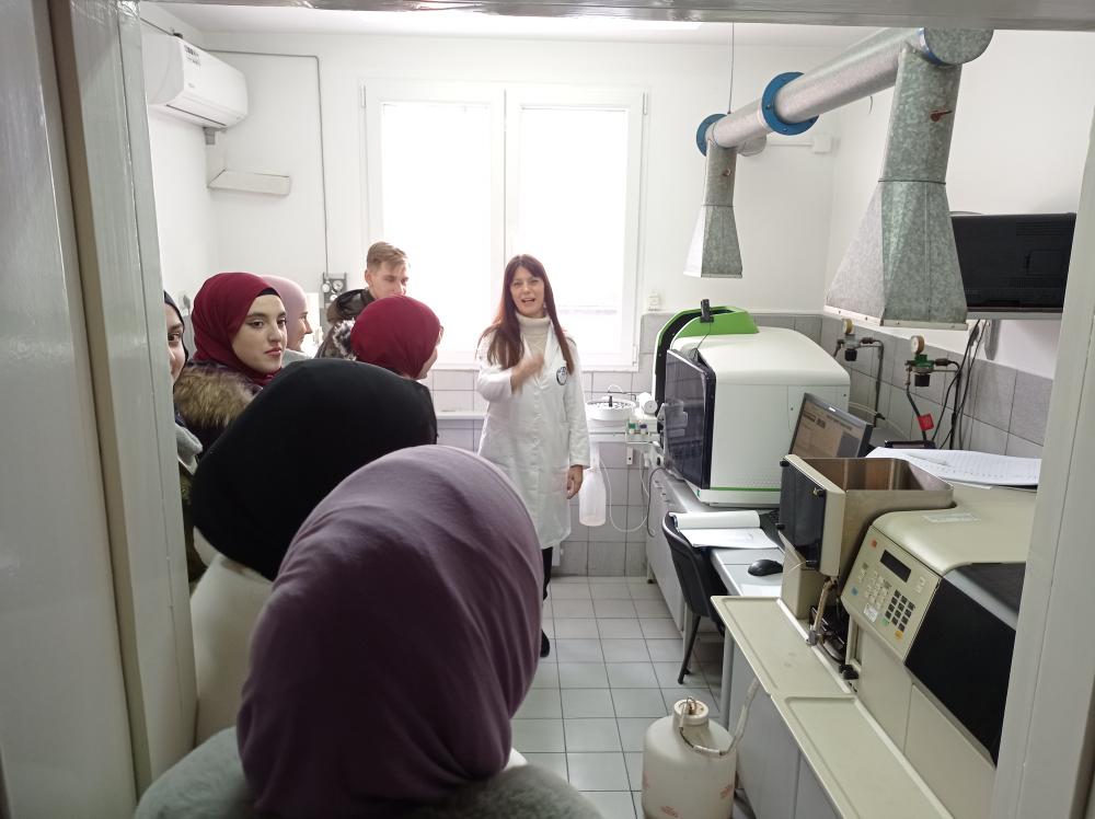 Učenici Gazi Husrev-begove medrese u posjeti Laboratoriji za kontrolu kvaliteta vode