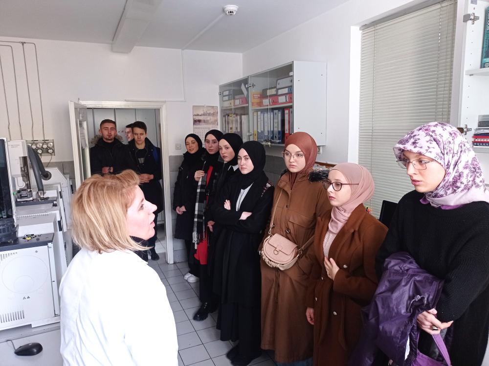Učenici Gazi Husrev-begove medrese u posjeti Laboratoriji za kontrolu kvaliteta vode
