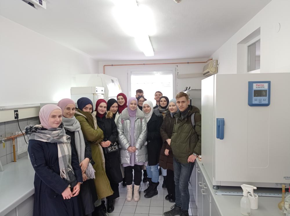 Učenici Gazi Husrev-begove medrese u posjeti Laboratoriji za kontrolu kvaliteta vode