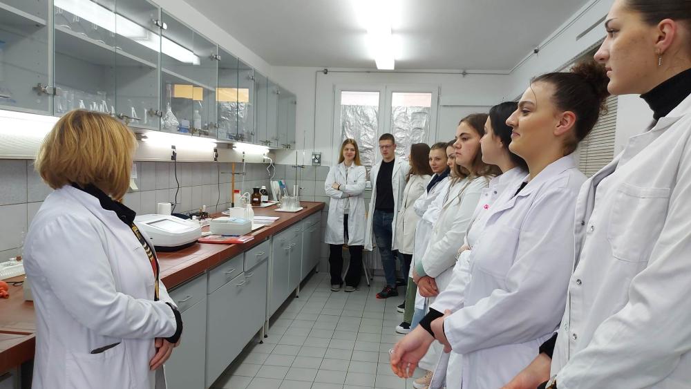Učenici Srednje medicinske škole u posjeti Laboratoriji za kontrolu kvaliteta vode