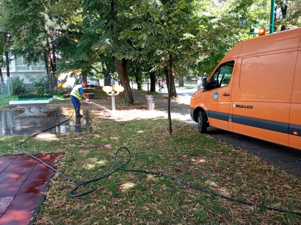 Akcija čišćenja i sapiranja dječijih igrališta