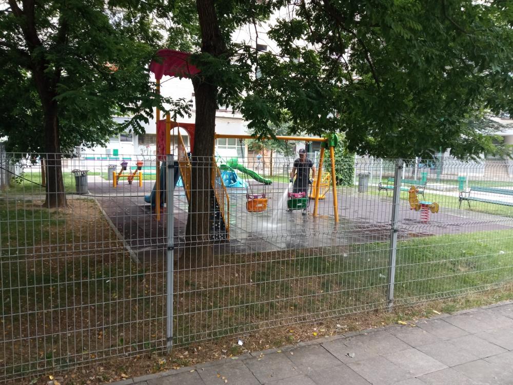 Akcija čišćenja i sapiranja dječijih igrališta