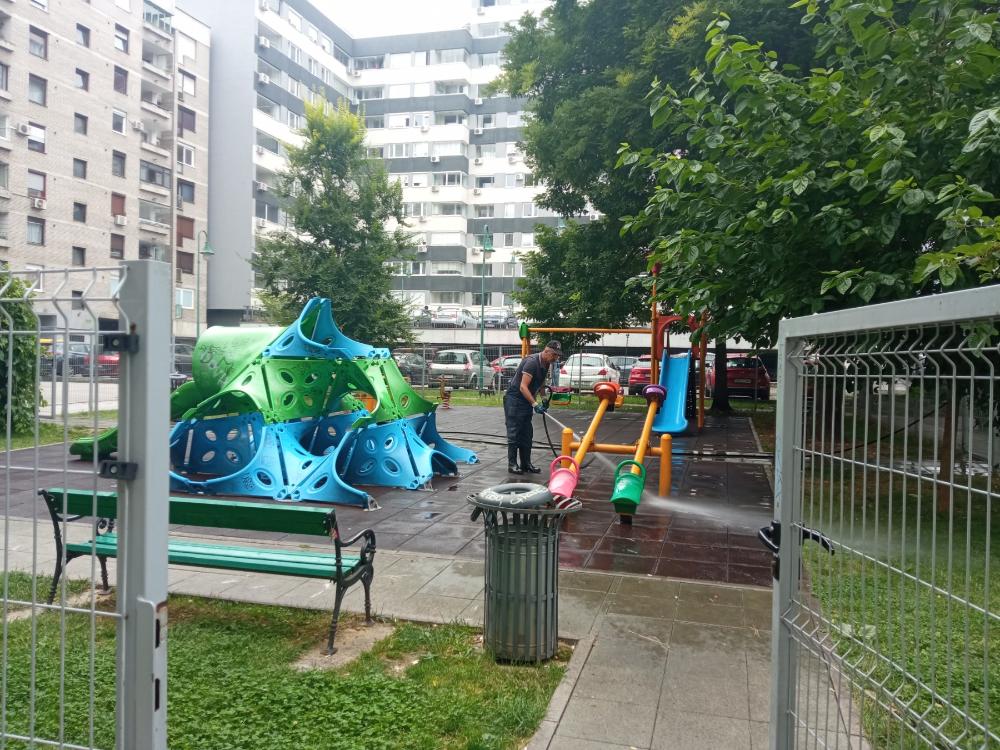 Akcija čišćenja i sapiranja dječijih igrališta