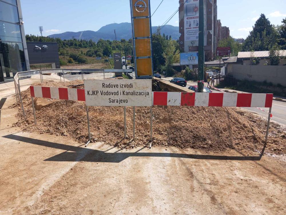 Prekid vodosnabdijevanja tokom noći: U Alipašinoj ulici u četvrtak u 22 sata počinju radovi na sanaciji glavnog distributivnog cjevovoda