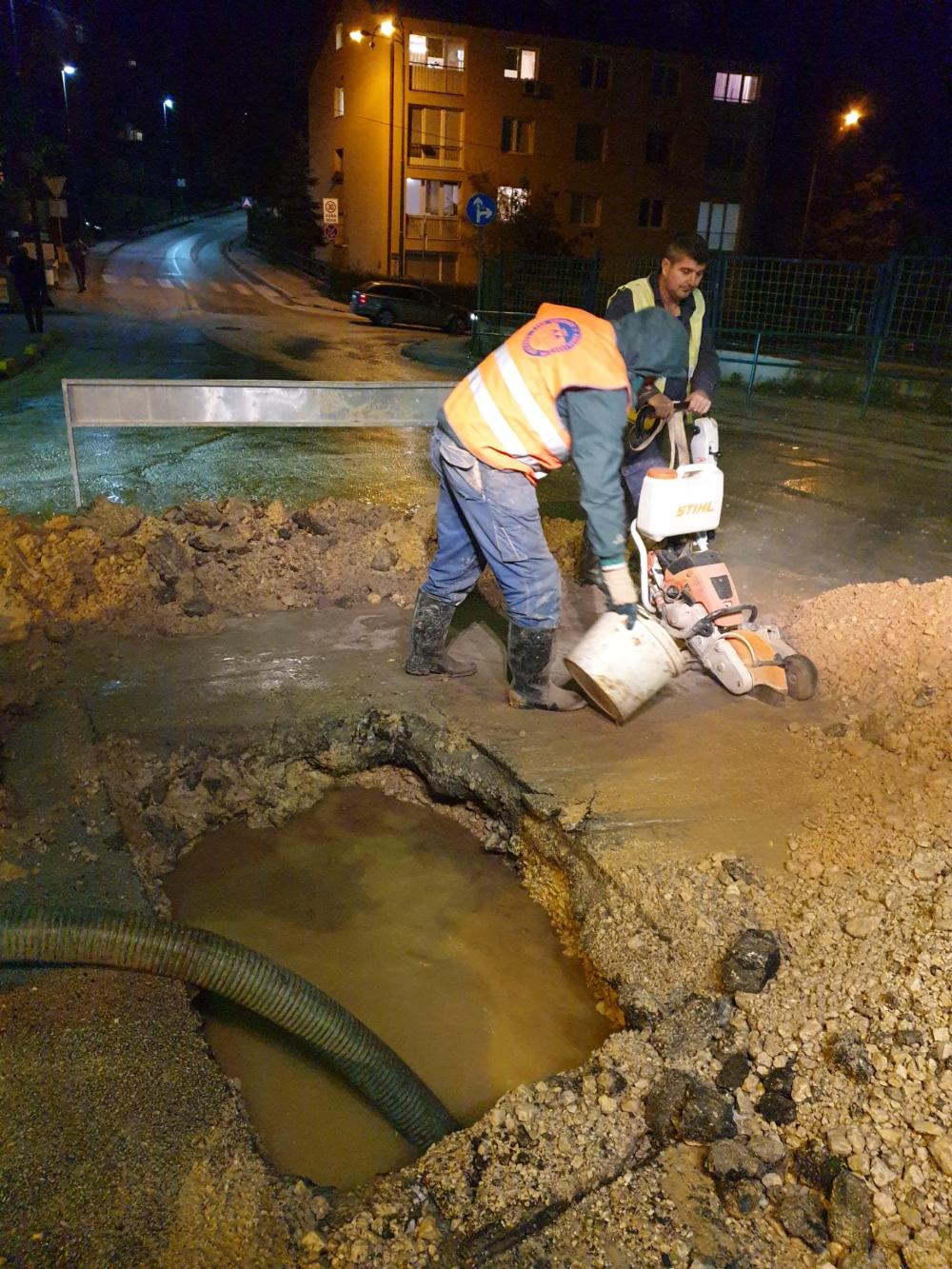 Do kasnih noćnih sati vršen popravak kvara na spoju ulica Asima Ferhatovića i Safeta Pašalića