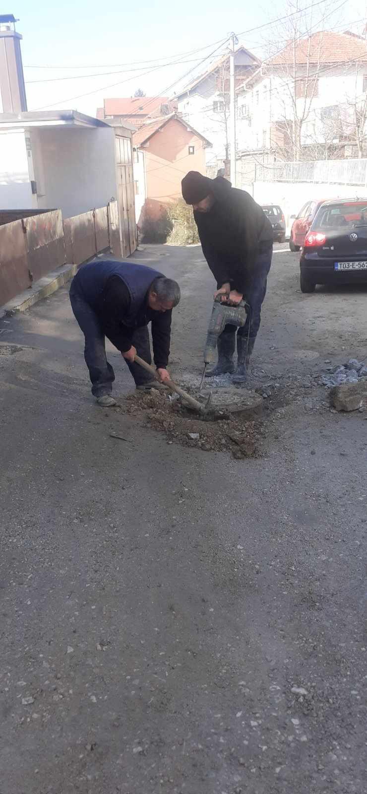 Ekipe ViK-a na terenu: Popravak kvarova, prebacivanje priključaka, polaganje cjevovoda, čišćenje kanala i slivnika