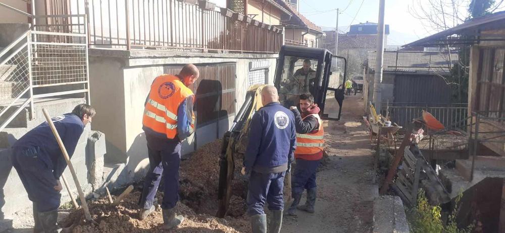 Ekipe ViK-a na terenu: Popravak kvarova, prebacivanje priključaka, polaganje cjevovoda, čišćenje kanala i slivnika
