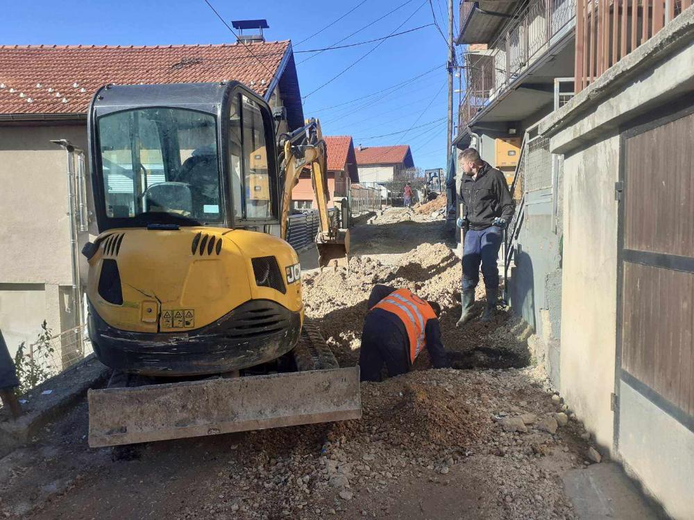 Dnevne aktivnosti radnika ViK-a: Popravak glavnih cjevovoda, kvarova na priključcima, ispitivanje kanala i pročepljenje slivnika