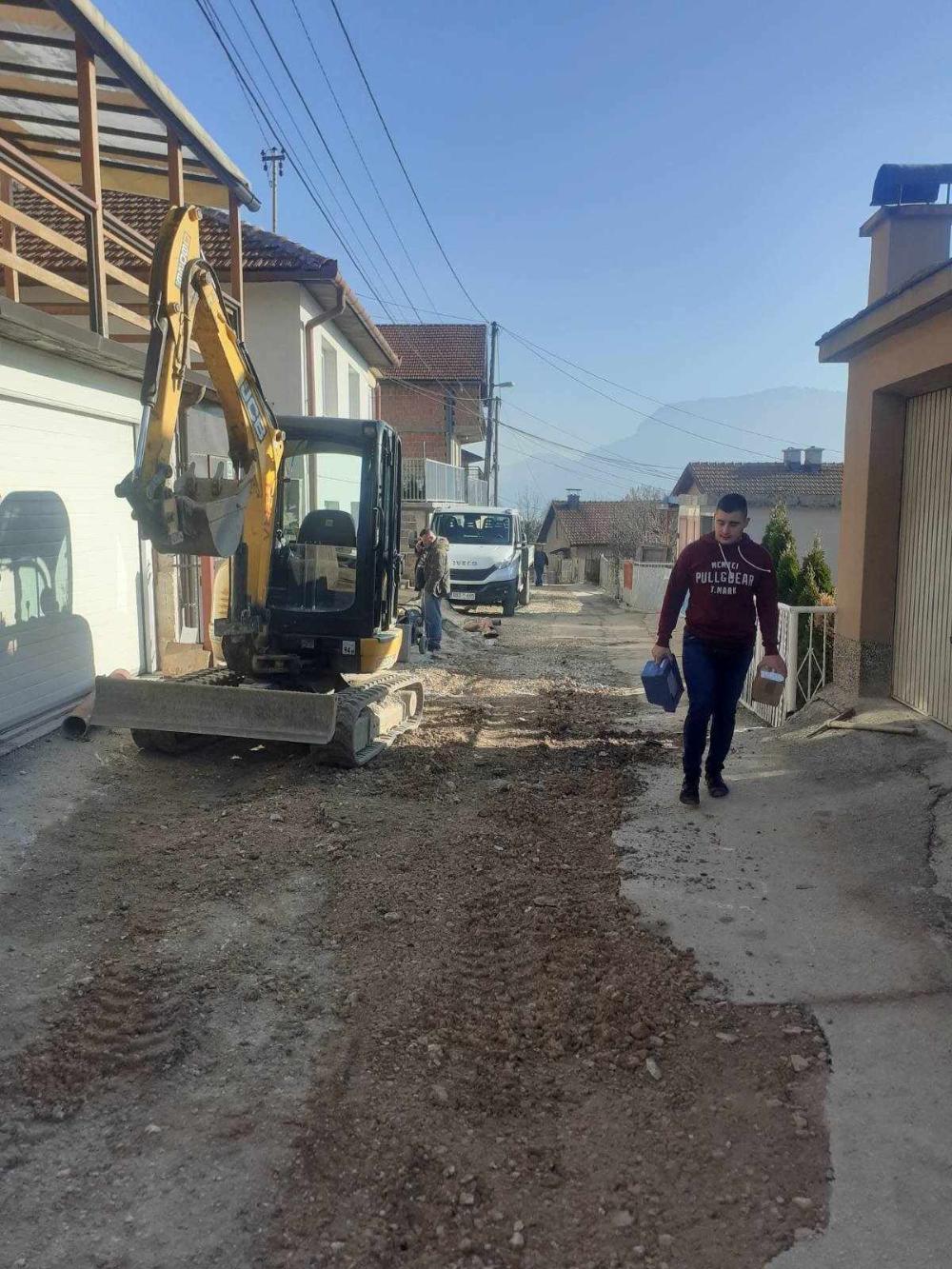 Radnici “Vodovoda i kanalizacije” na terenu: Čišćenje šahtova, popravak kvarova, izrada priključaka, snimanje i popravak kanala