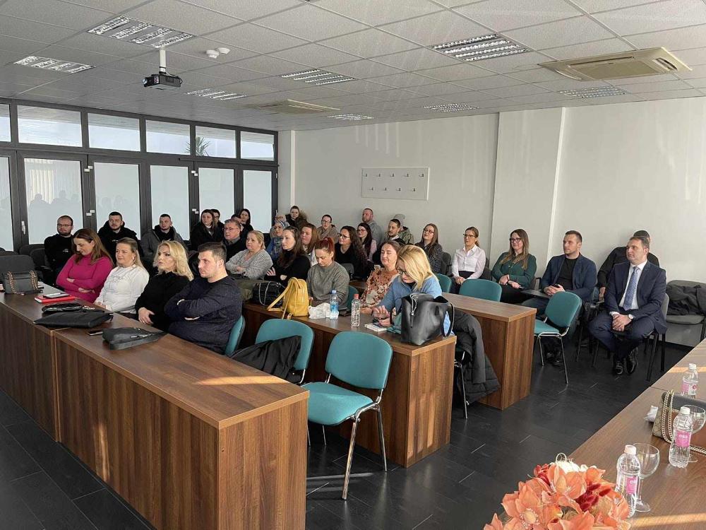 Direktor Salić održao predavanje studentima o izazovima i trendovima poslovanja javnih preduzeća