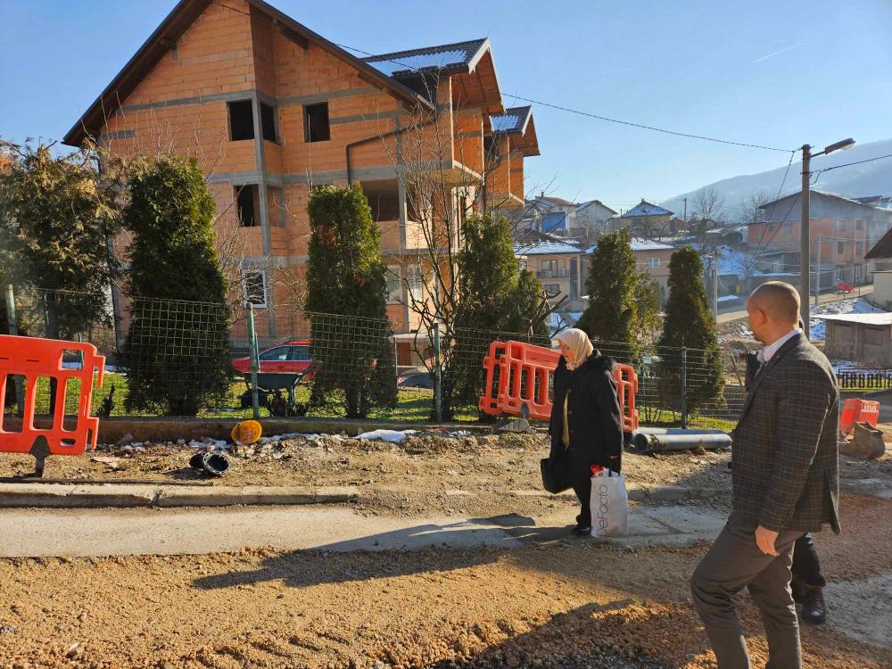 Direktor Salić obišao radove u vogošćanskoj ulici Mitra Šućura: Rekonstrukcija vodovodne mreže vrijedna više od 580.000 EUR