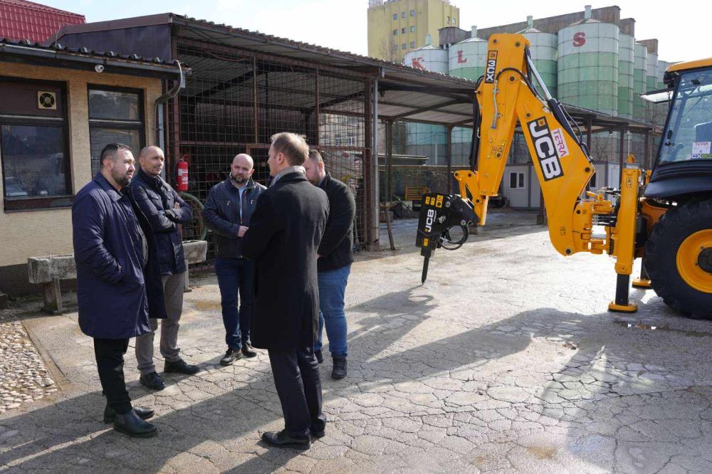 Izvršena primopredaja novog rovokopača vrijednog blizu 200.000 KM (VIDEO)