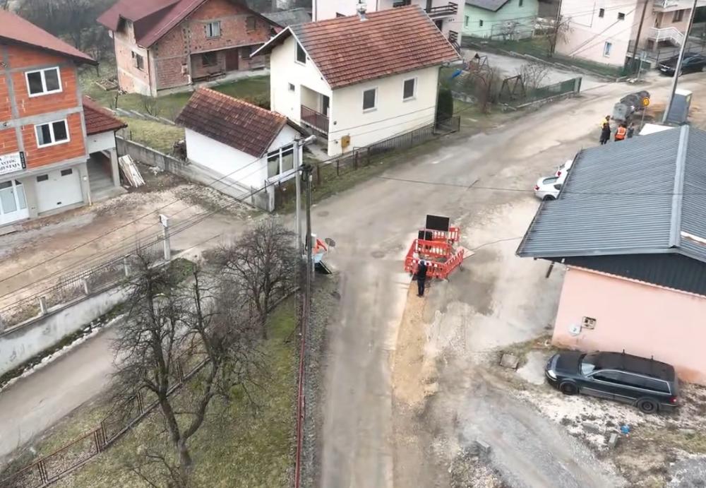 Obilazak radova u Vogošći: Više od kilometar nove vodovodne mreže u ulici Stara cesta (VIDEO)