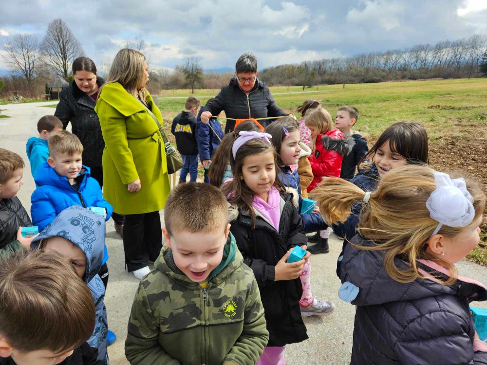 Mališani iz vrtića Dječiji grad posjetili izvorište Bačevo kako bi saznali odakle dolazi voda koju pijemo