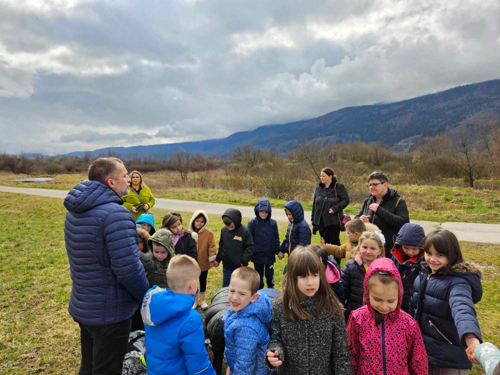 Mališani iz vrtića Dječiji grad posjetili izvorište Bačevo kako bi saznali odakle dolazi voda koju pijemo