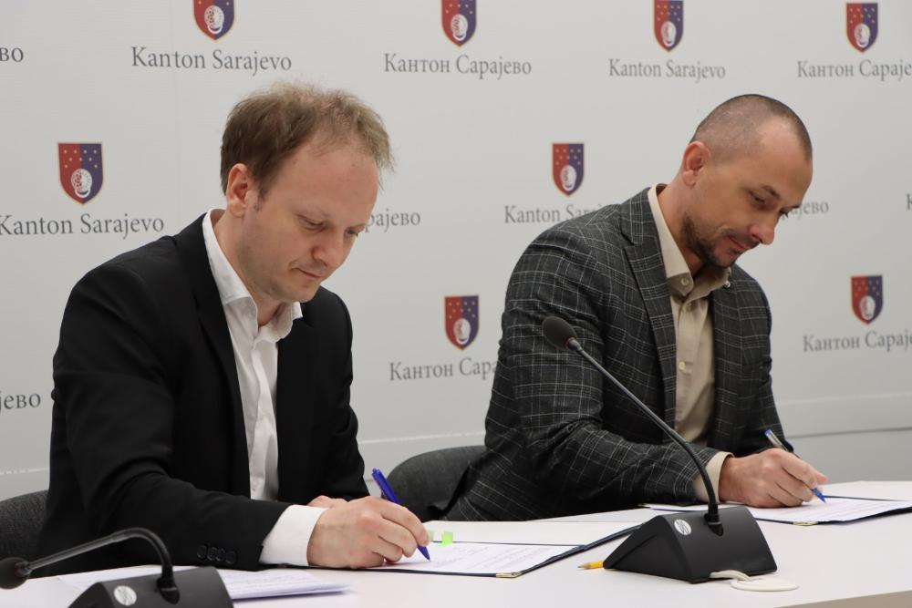 Direktor Salić potpisao sporazume sa ministrom Bošnjakom: Cca 5 miliona KM izdvojeno za KJKP "Vodovod i kanalizacija"