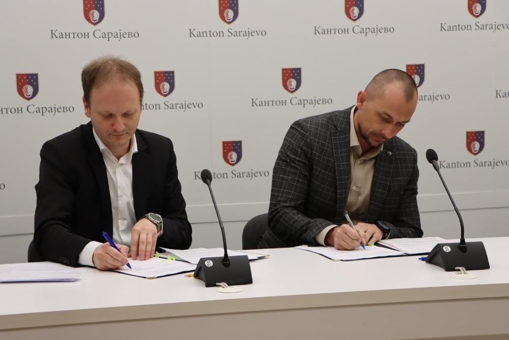 Direktor Salić potpisao sporazume sa ministrom Bošnjakom: Cca 5 miliona KM izdvojeno za KJKP "Vodovod i kanalizacija"