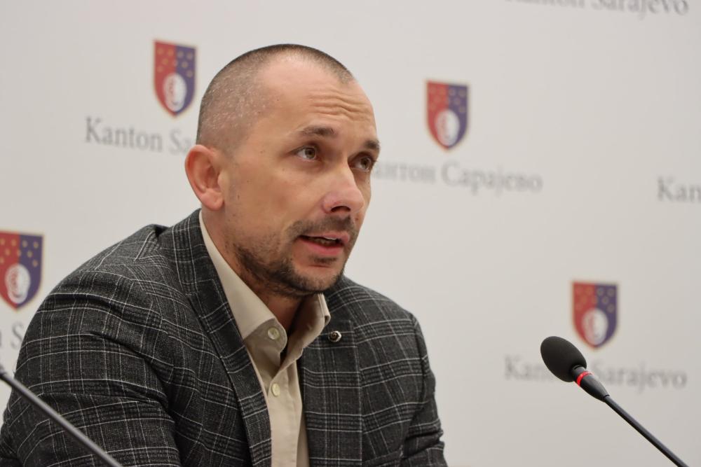 Direktor Salić potpisao sporazume sa ministrom Bošnjakom: Cca 5 miliona KM izdvojeno za KJKP "Vodovod i kanalizacija"