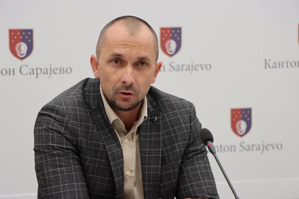 Direktor Salić potpisao sporazume sa ministrom Bošnjakom: Cca 5 miliona KM izdvojeno za KJKP "Vodovod i kanalizacija"