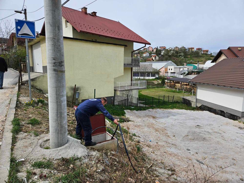 Direktor Salić sa ministrom Bošnjakom i načelnikom Hasanovićem obišao vogošćanske ulice u kojima se vrši rekonstrukcija vodovodne mreže (VIDEO)