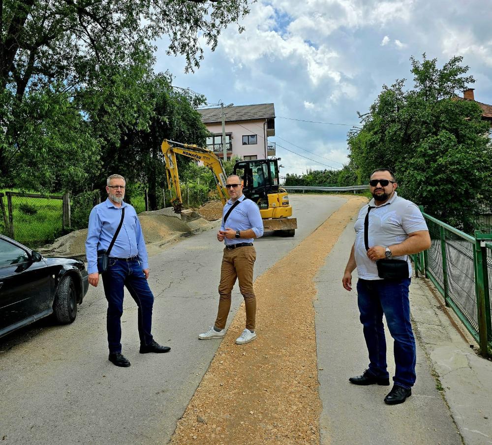 U pet starogradskih ulica u toku rekonstrukcija vodovodne mreže, izvršni direktori sa načelnikom Općine obišli radove
