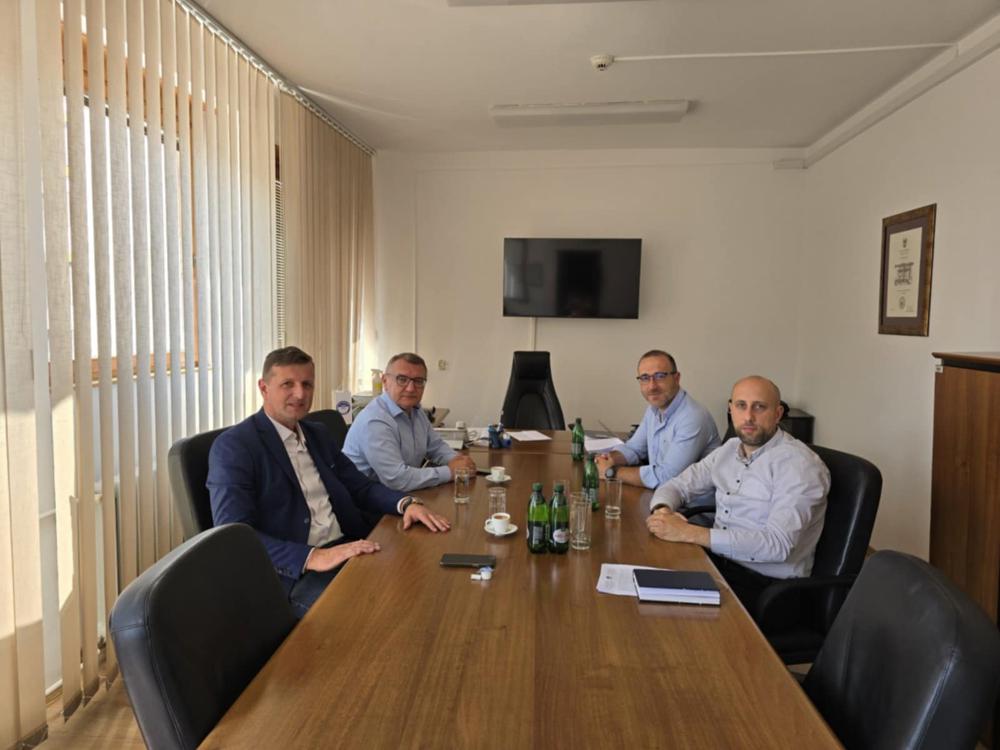 Skupštinski zastupnici Vreto i Pobrić u radnoj posjeti ViK-u