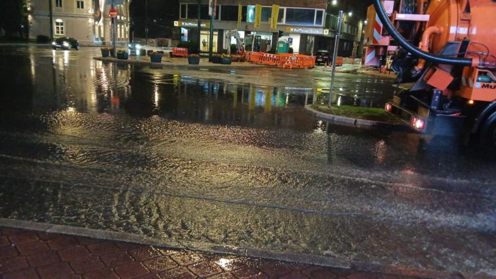 Hitna intervencija: Radnici Pogona Kanalizacija iza ponoći vršili pročepljenje slivnika