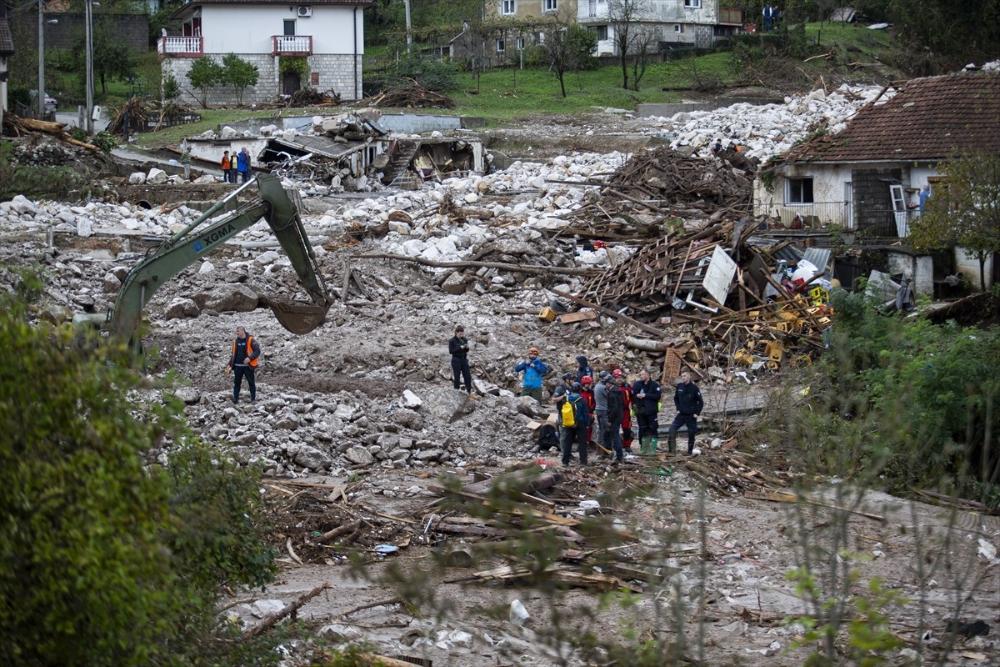 Radnici ViK-a u Jablanici pomažu u čišćenju i pročepljenju kanalizacione mreže