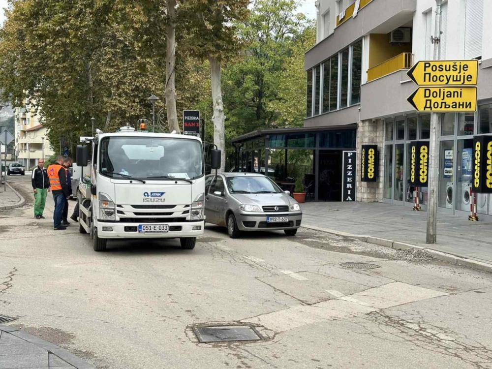 Radnici ViK-a u Jablanici drugi dan vrše čišćenje i pročepljenje kanalizacione mreže (VIDEO)
