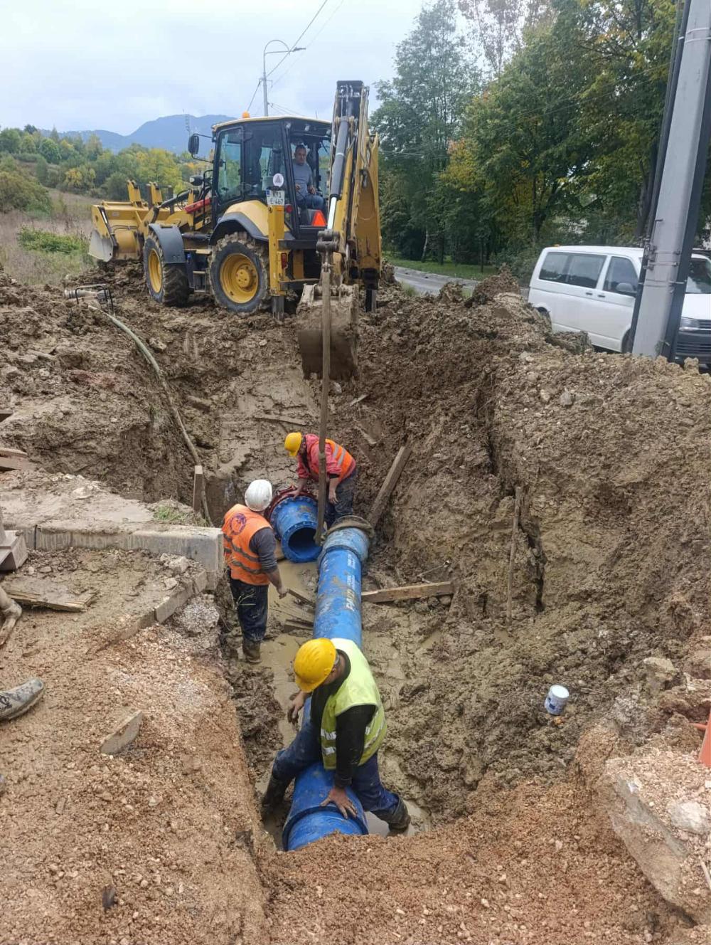 Radovi u Alipašinoj ulici na uvezivanju rekonstruisanog dijela distributivnog cjevovoda DN 500 teku planiranom dinamikom