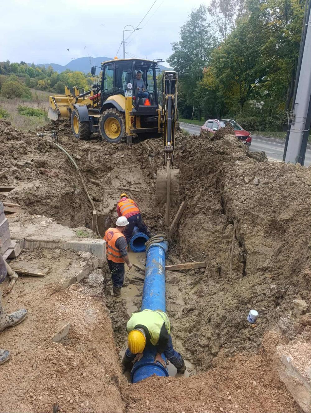 Radovi u Alipašinoj ulici na uvezivanju rekonstruisanog dijela distributivnog cjevovoda DN 500 teku planiranom dinamikom