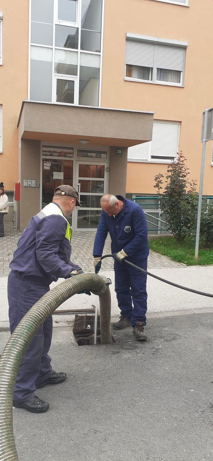 Čišćenje slivničkih rešetki na području MZ Šip, izvršeno i čišćenje fekalnog kolektora